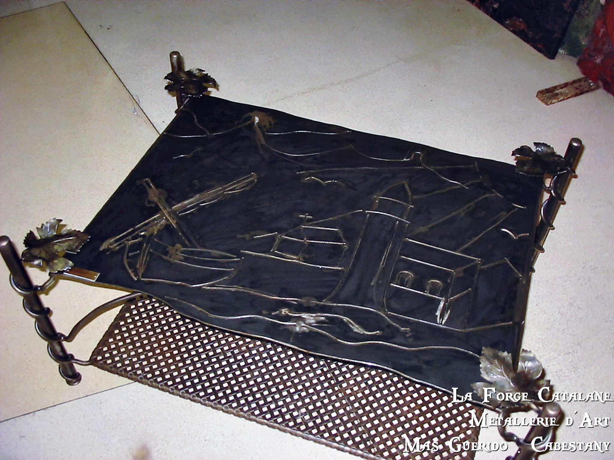 table basse ouvragee decoupe laser collioure pied feuille de vigne  forge catalane.jpg